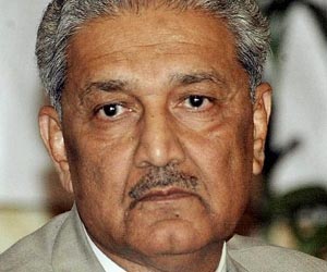 Pakistan seeks media ban on atomic bomb father