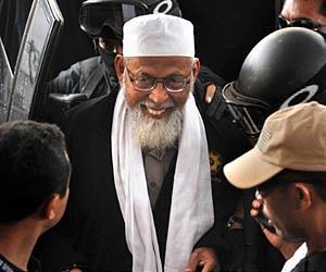 Jakarta: Bashir sentenced, Tholut in court