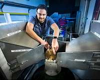 Neutron diffraction probes forms of carbon dioxide in extreme environments