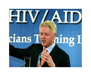 Bill Clinton urges transparency in AIDS funding