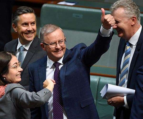 Australia PM pledges military aid on Kyiv visit