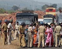 Fresh clashes in India temple dispute