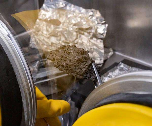 NASA Goddard scientists begin studying 50-year-old frozen Apollo 17 samples