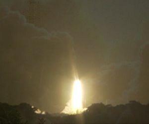 Ariane 5 ECA orbits Skynet 5D and Mexsat Bicentenario satellites