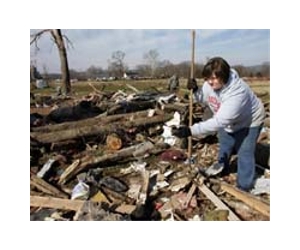US tornado survivors begin rebuilding their lives