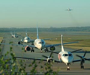 Airliners fly in face of cyber attack scares