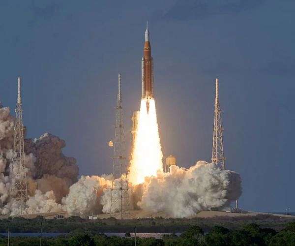 Astronauts begin NASA lunar mission after climactic blast-off