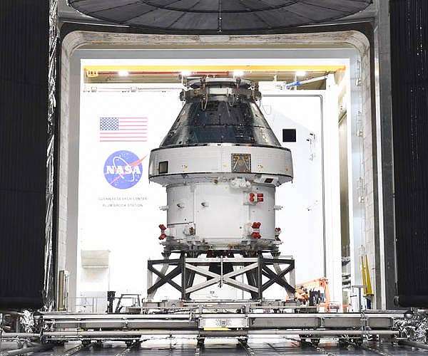 Kennedy Space Center Enhances Altitude Chamber for Artemis II Spacecraft Trials