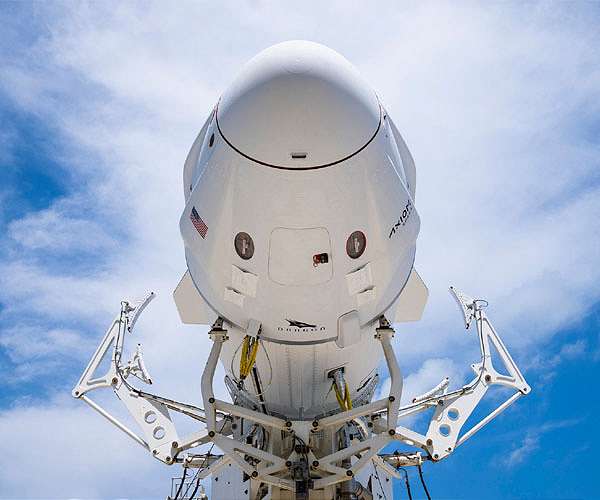 SpaceX shows off Dragon capsule for Polaris Dawn flight