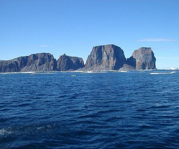 Global warming threatens the existence of an Arctic oasis
