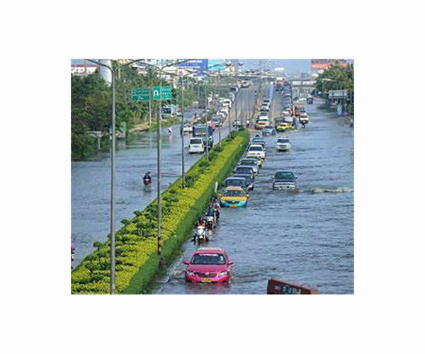 Bangkok on alert as 70,000 homes flooded in Thailand