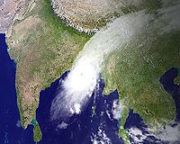 Ferocious cyclone hits Bangladesh coast