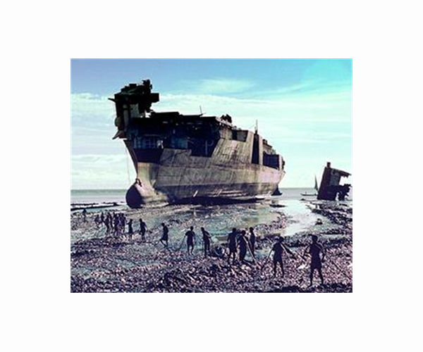 The Myanmar 'water brothers' salvaging shipwrecks on the tide