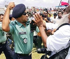 Bangladesh to deploy military to stem poll violence