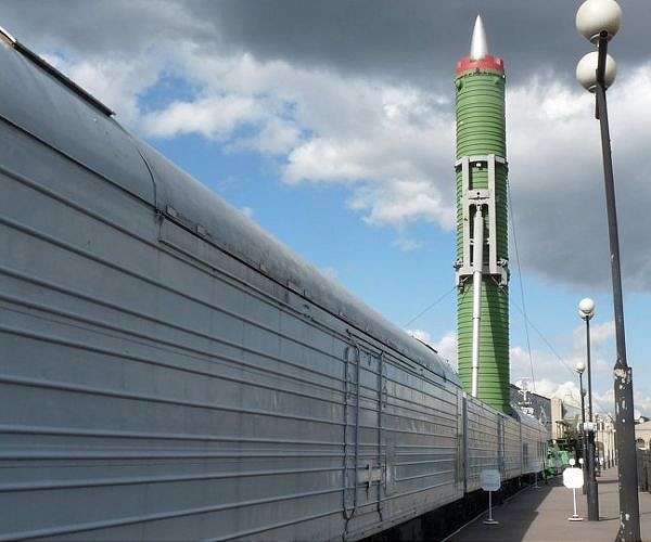 World powers make rare pledge to prevent nuclear weapons spread