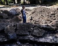 Fear as midnight airstrike hits close to Donetsk centre