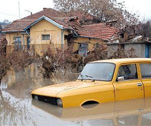 Sandbags and raw nerves as flood peak hits Germany