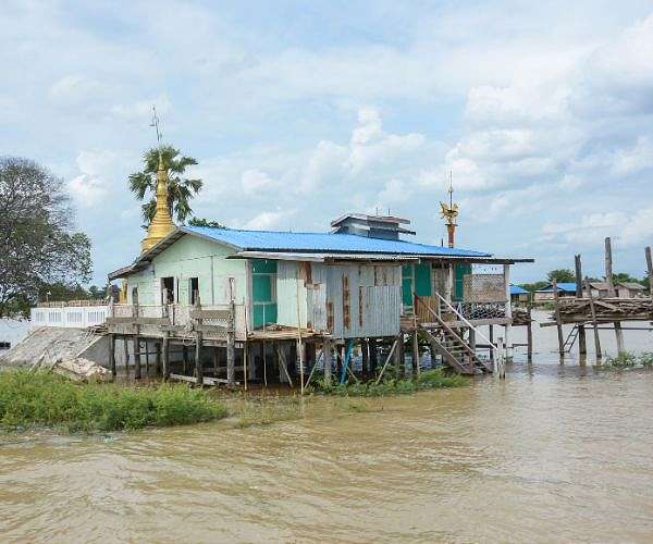 Heavy rains trigger flooding in Myanmar border town