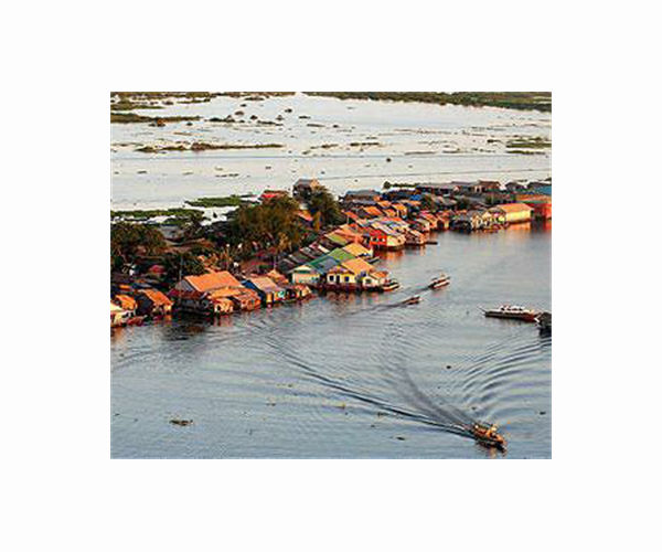 'Floating toilets' help Cambodia's lake-dwelling poor