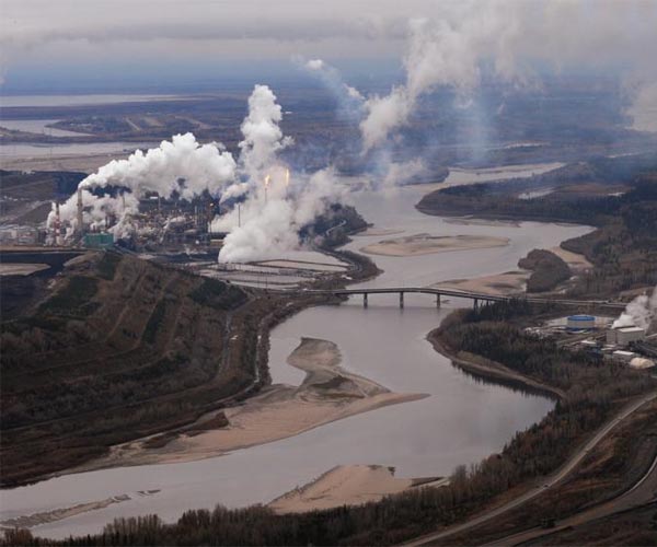 Fossil fuels harm health from 'cradle to grave': report