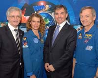 Canadian Astronauts Julie Payette And Robert Thirsk To Go On Space Missions In 2009
