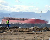 France to start pumping out Spanish ship broken in three