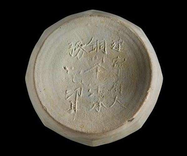 Chinese youths trade city-living for ceramics