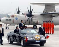 China warns US over Taiwan president's US stopover
