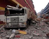 Chile quake kills 10, one million evacuated