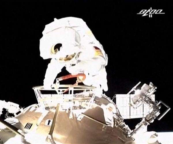 Astronaut becomes first Chinese woman to spacewalk
