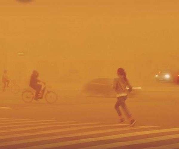 Beijing shuts roads, playgrounds amid heavy smog after coal spike