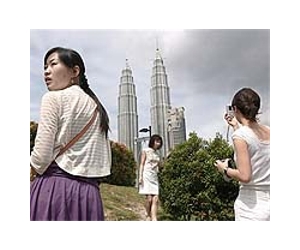 'Chinese tsunami' hits Malaysian politics
