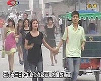 China's journalists roam quake zone, but still on leash