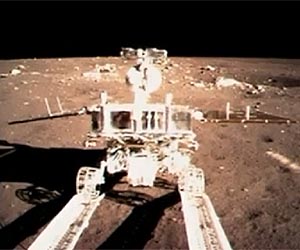 Yutu robotic rover begins lunar mission
