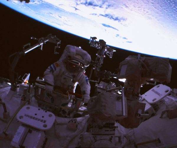 Shenzhou XIV taikonauts perform third spacewalk