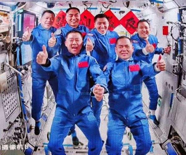 Space debris postpones Shenzhou XX astronauts Earth return