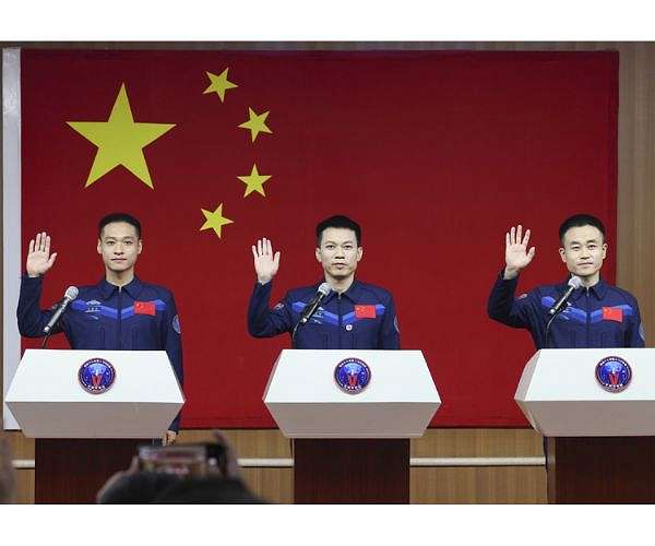 Shenzhou XVII Crew Shares Post-Mission Insights with Media