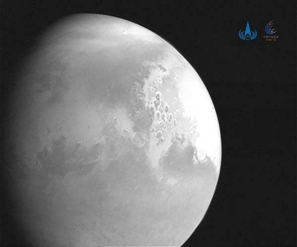 China's space probe sends back its first image of Mars
