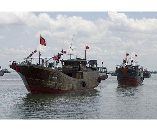 Ecuador says Chinese trawlers turned off tracking system near Galapagos