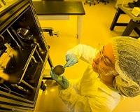 Nanoscale optical switch breaks miniaturization barrier