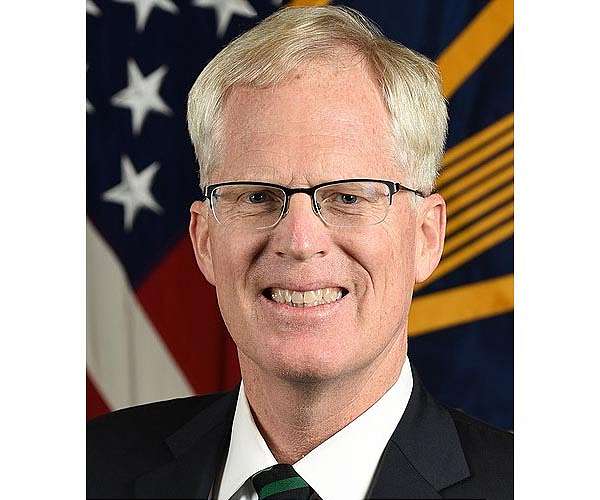 Pentagon chief meets with Afghan president in Kabul