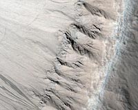 Fractured Lavas Suggest Floods On Mars