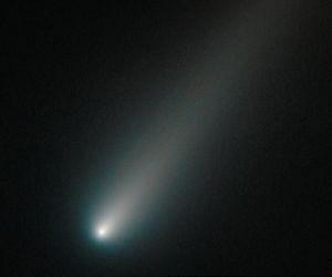 Is the 'Christmas Comet' cracking up?