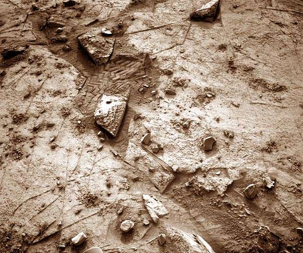 Racks in the sand from about a hundred sols ago Sol 3463