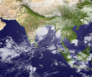 Indian cyclone weakens, 'no danger,' says weather office