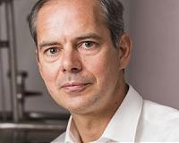 Rare Earth atoms see the light