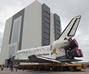 US Shuttle Discovery makes historic last landing