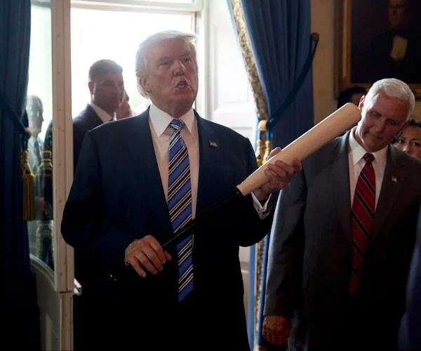 Trump demands new US census as redistricting war spreads