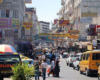 From Hebron, Palestinian scarf resists... Chinese competition