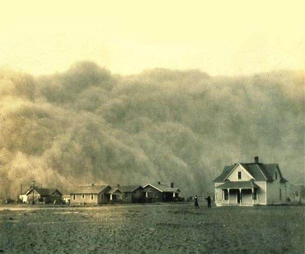 Six dead after dust storm causes fatal US car crash